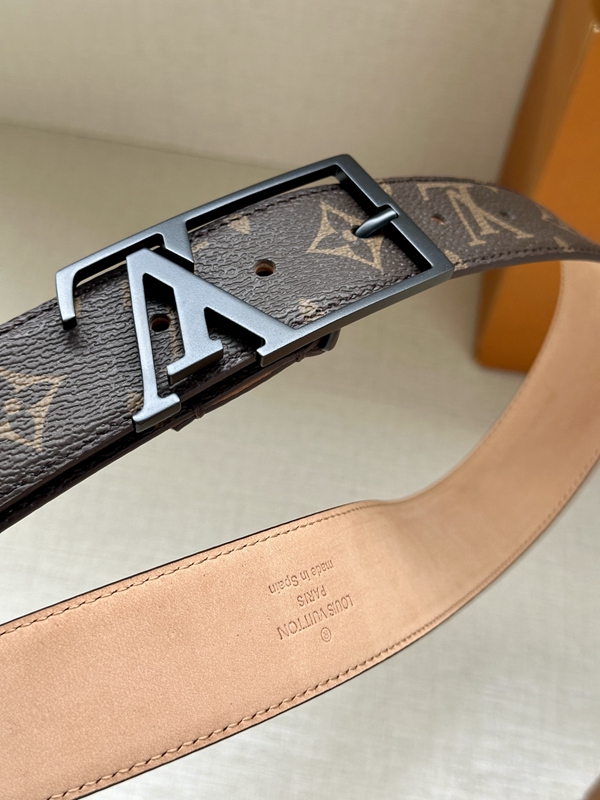 激安ルイヴィトンベルト背面デザイン